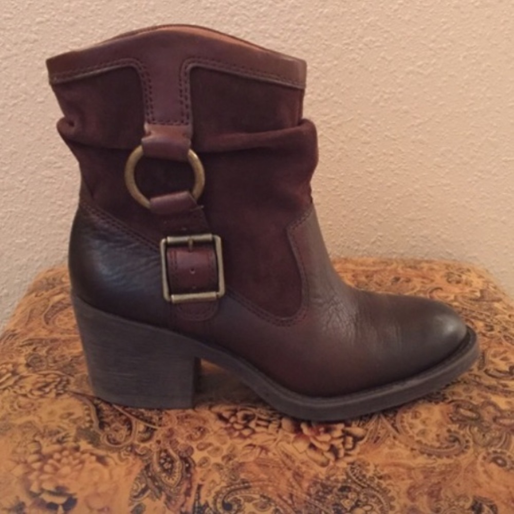 Like new lucky brand boxer harness booties
